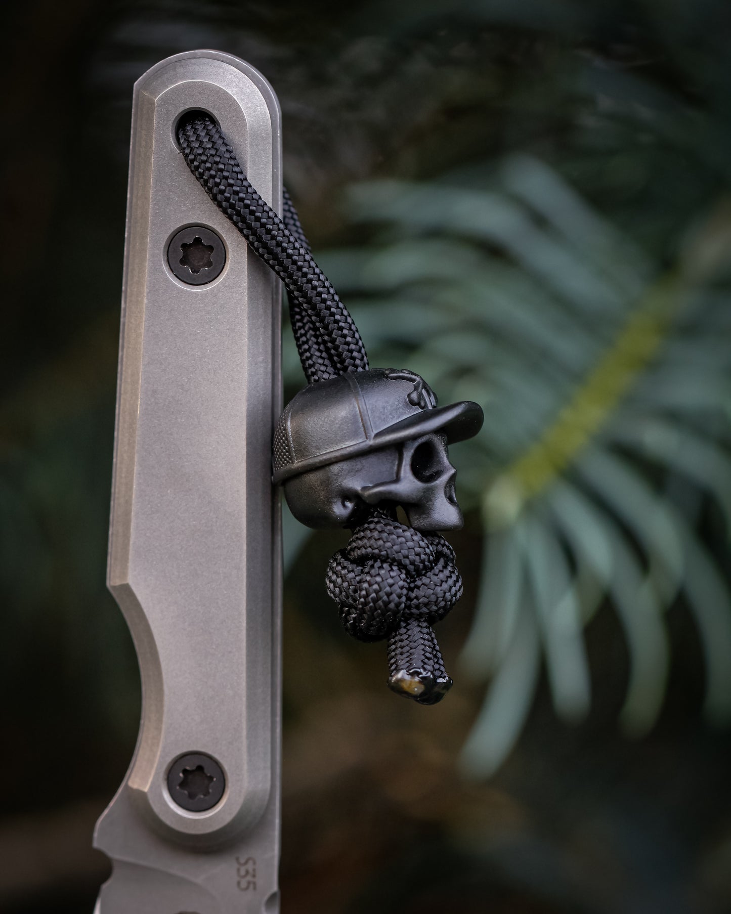V3 SNAPBACK Riot Skull Bead