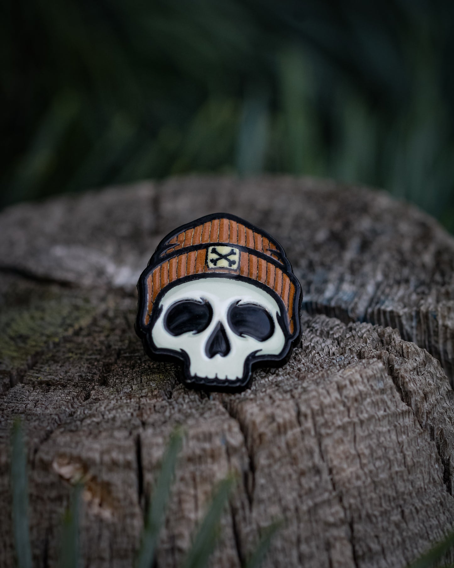 RIOT SKULL enamel pin